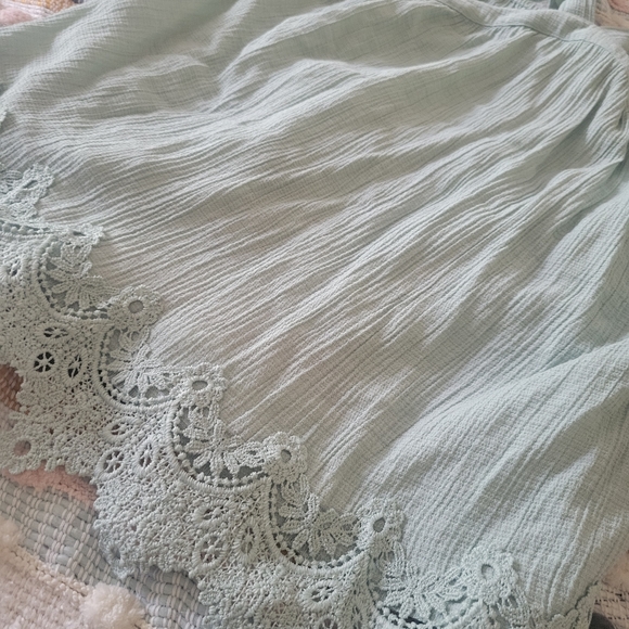 Mine top with ruffle sleeve and lace - Picture 3 of 10